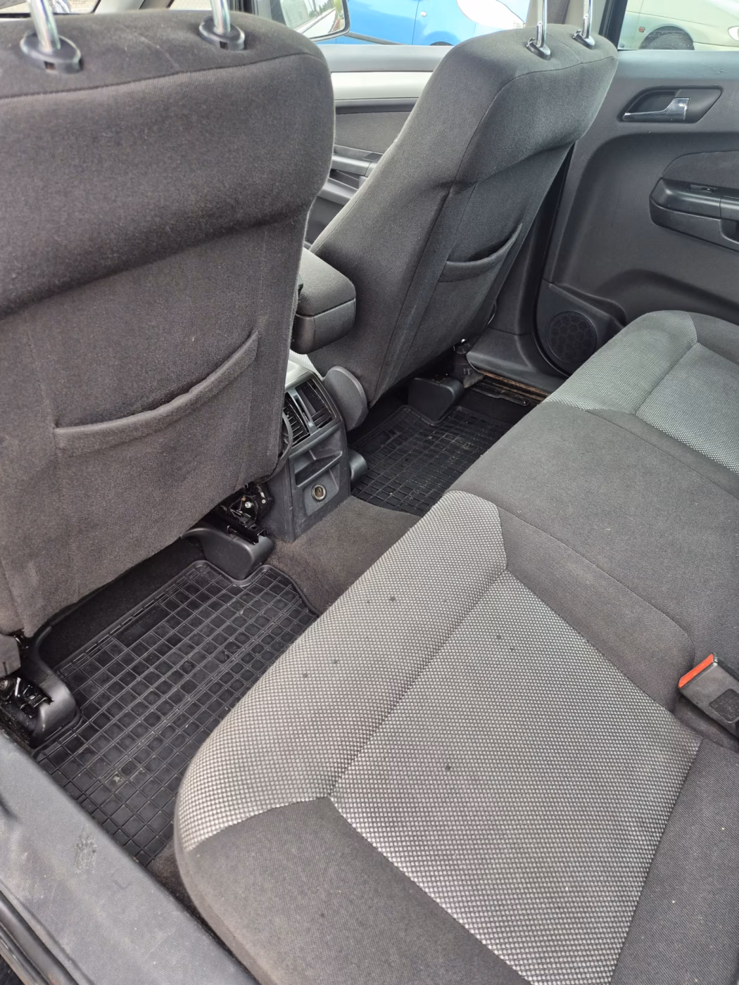 Opel Zafira фото 9