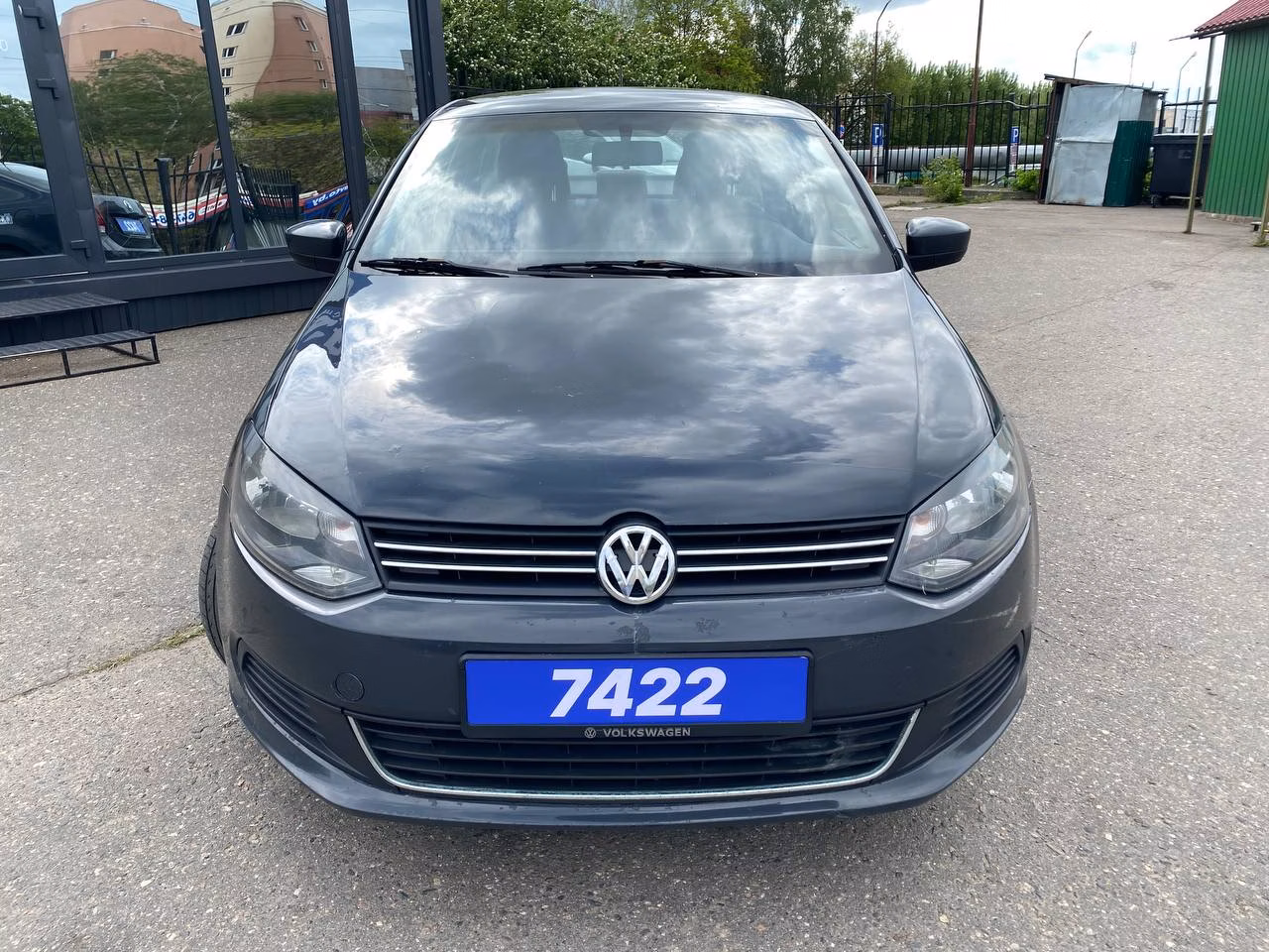 Volkswagen Polo Sedan фото 2
