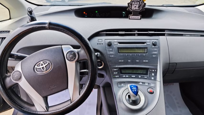 Toyota Prius фото 7