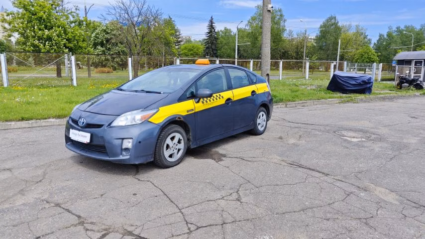 Toyota Prius фото 3