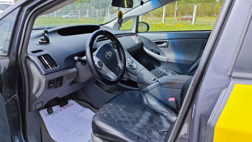 Toyota Prius фото 11