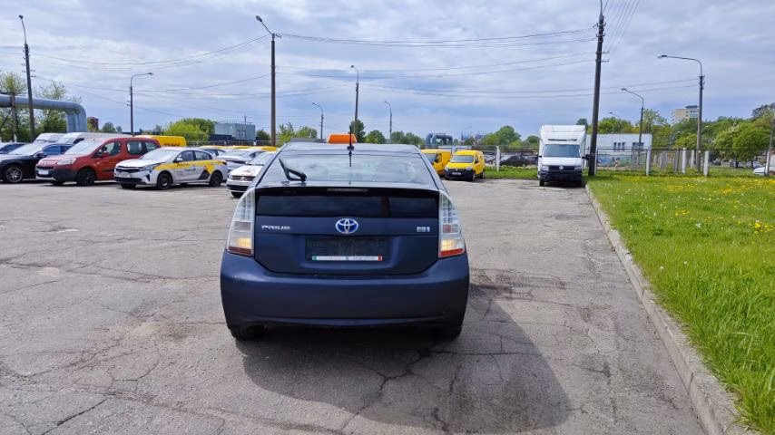 Toyota Prius фото 6