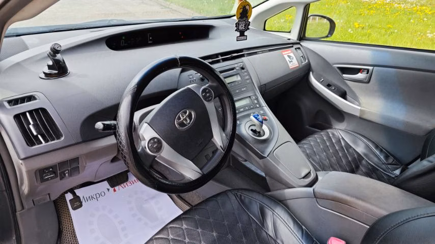 Toyota Prius фото 10