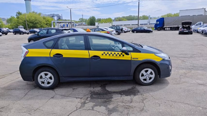 Toyota Prius фото 4