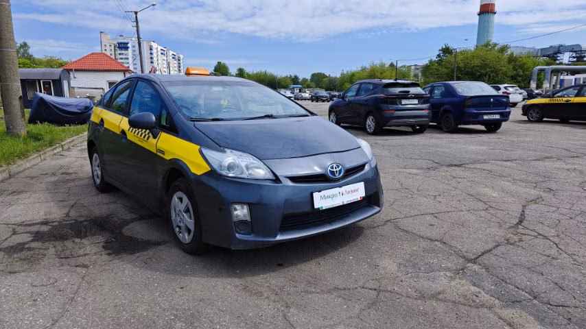 Toyota Prius фото 2