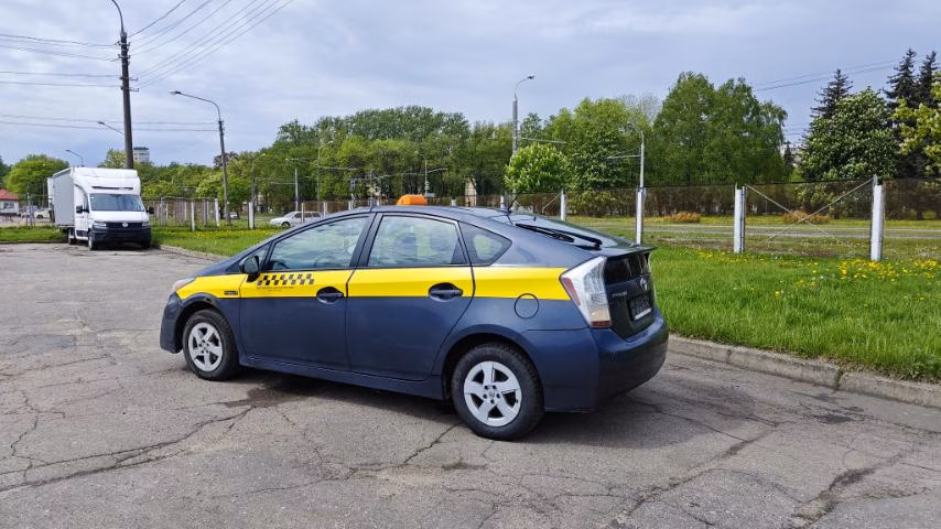 Toyota Prius фото 5