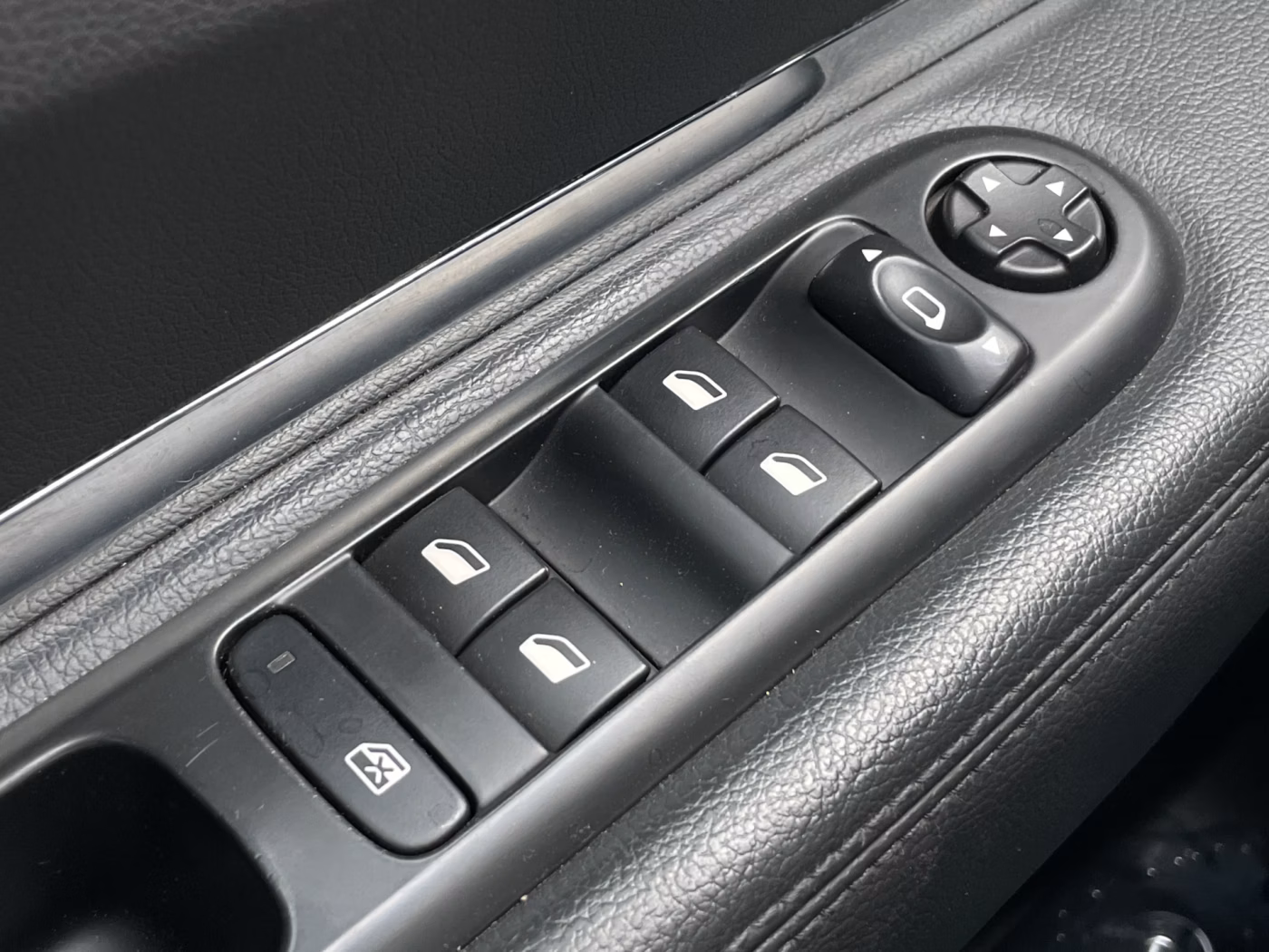 Peugeot 5008 фото 23