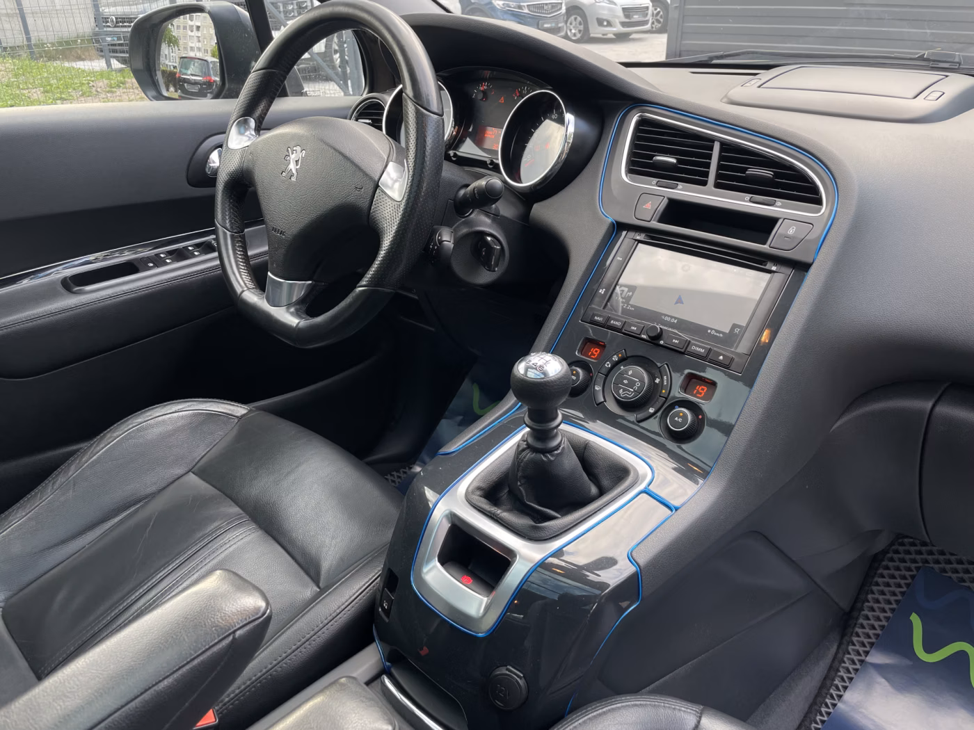 Peugeot 5008 фото 16
