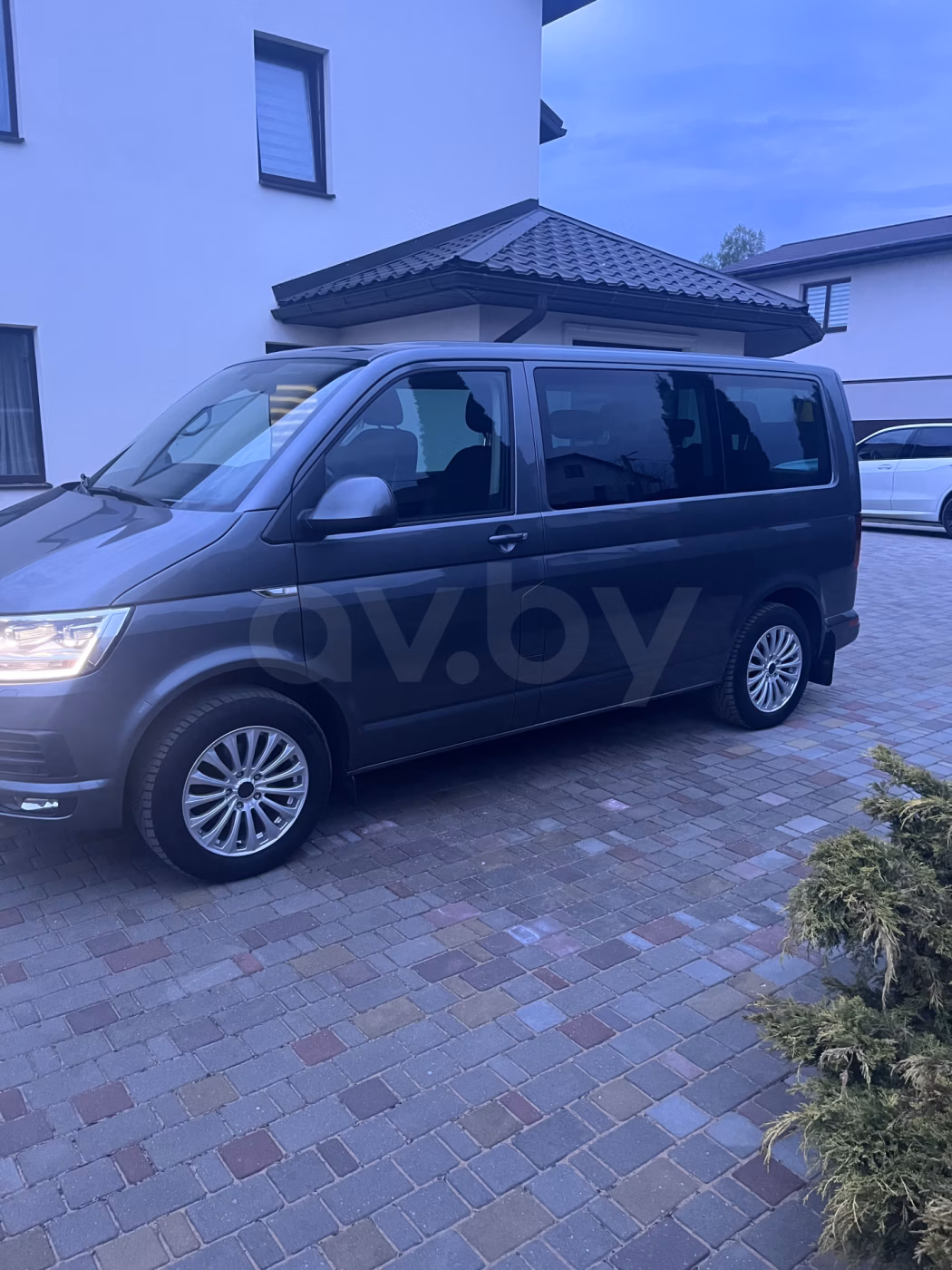 Volkswagen Multivan фото 6