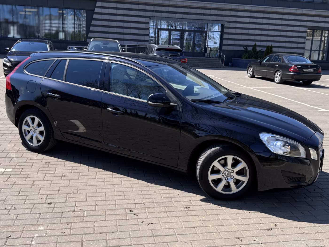 Volvo V60 фото 2
