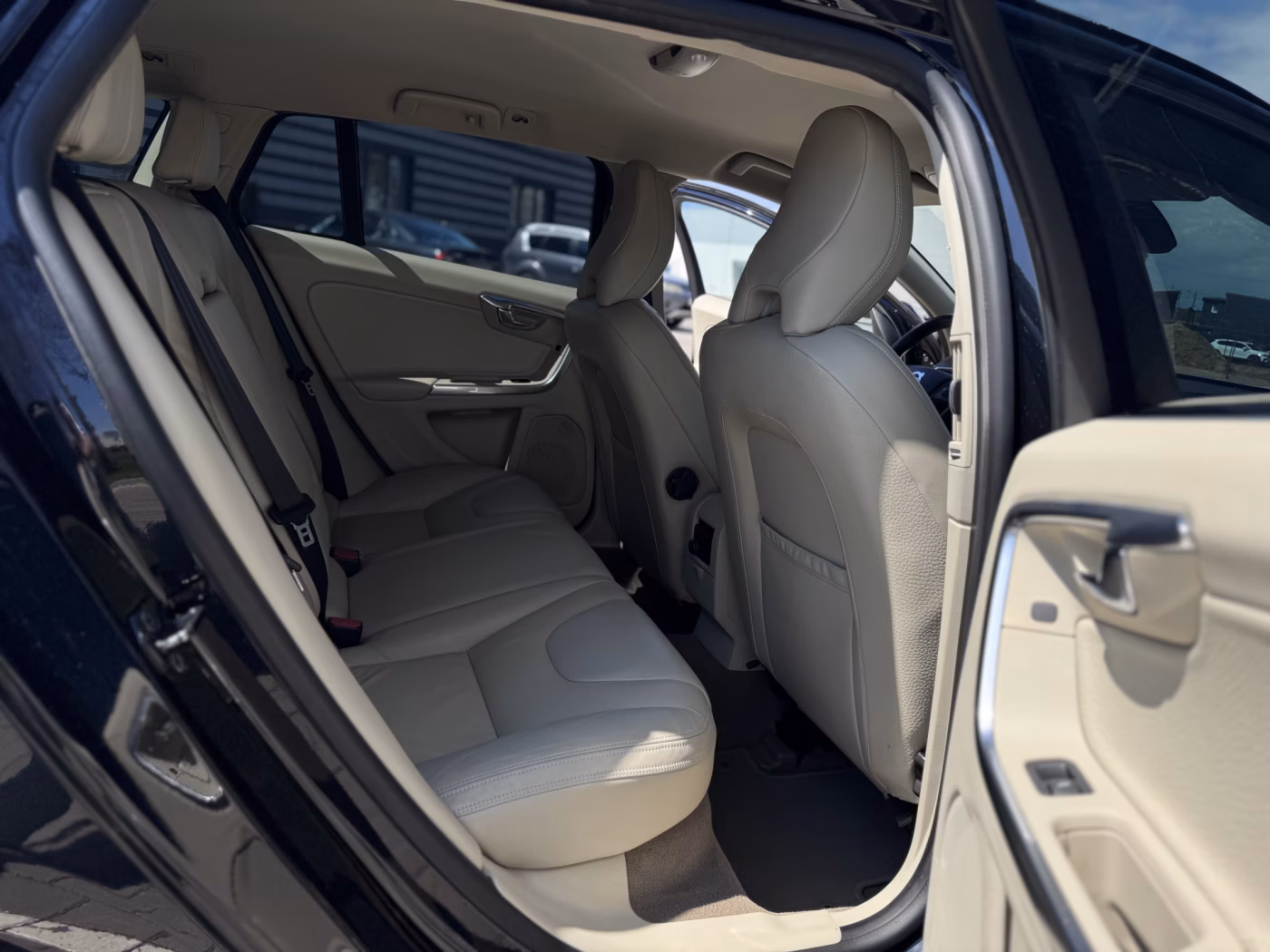 Volvo V60 фото 17