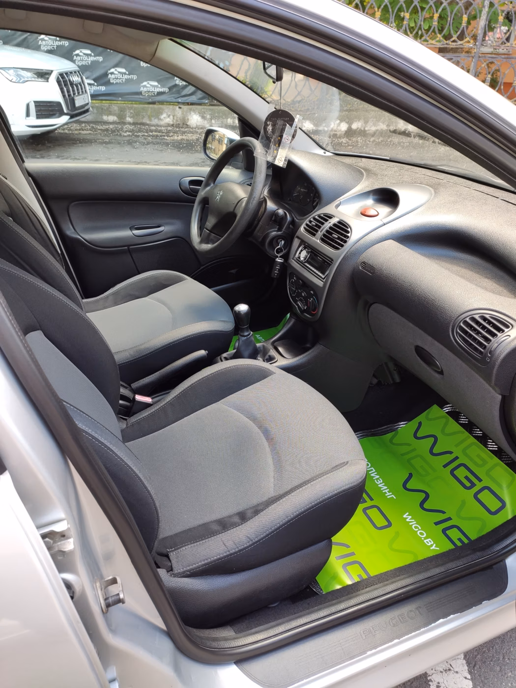 Peugeot 206 фото 17