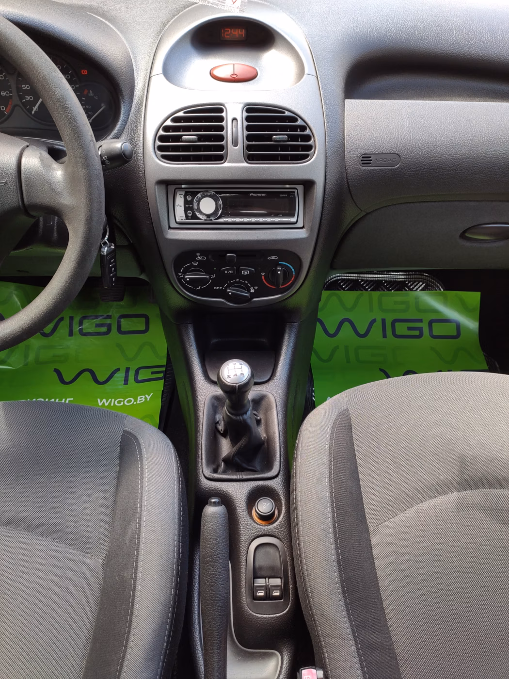 Peugeot 206 фото 15