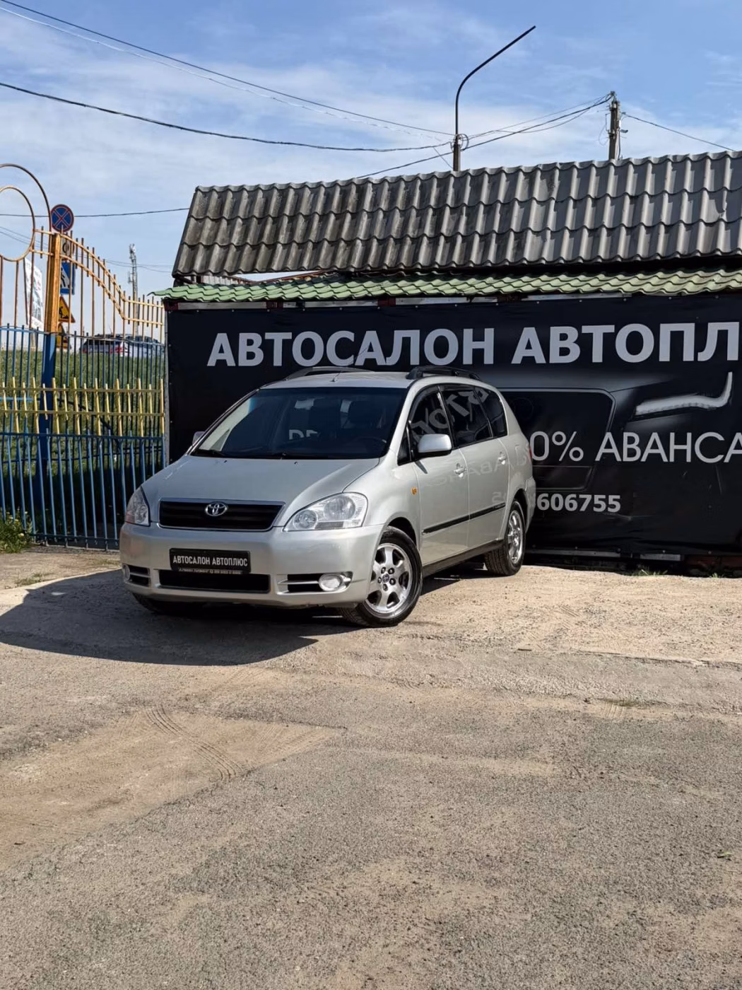 Toyota Avensis Verso фото 12