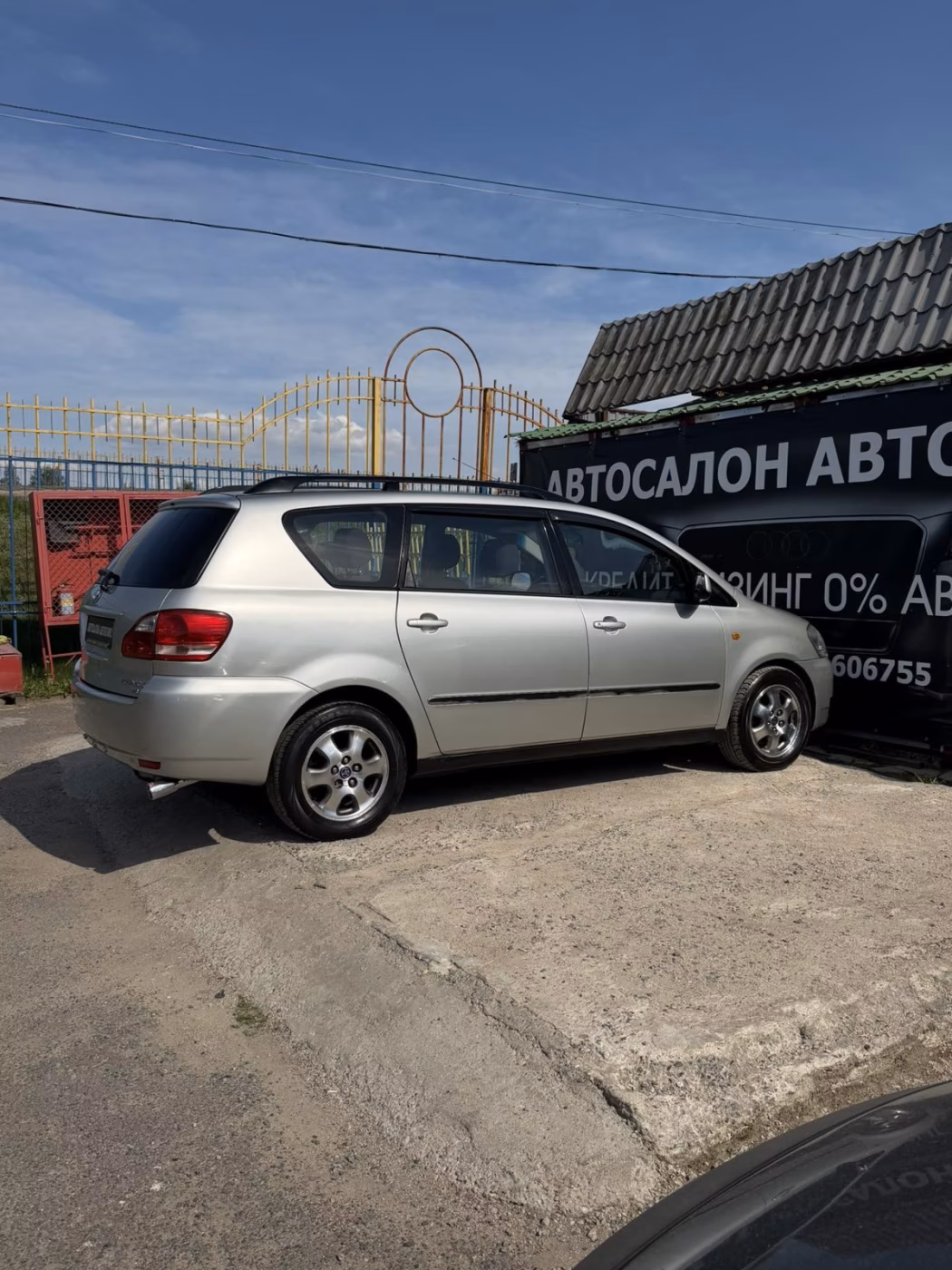 Toyota Avensis Verso фото 21