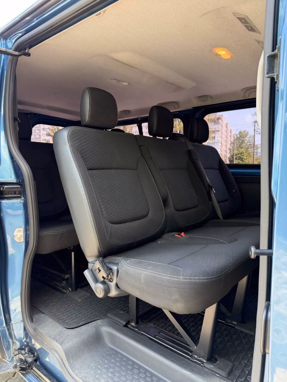 Opel Vivaro фото 10