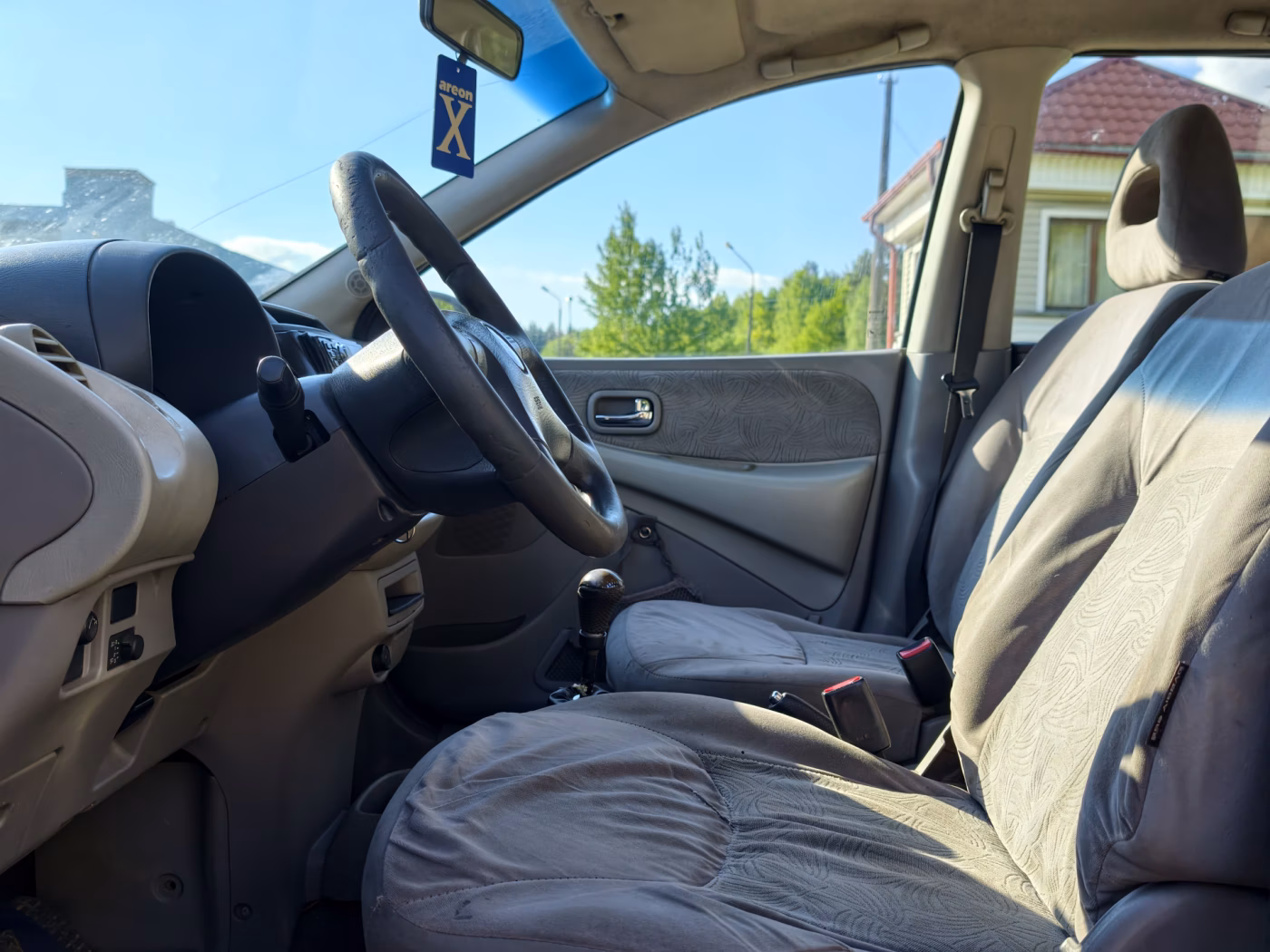 Nissan Almera Tino фото 10