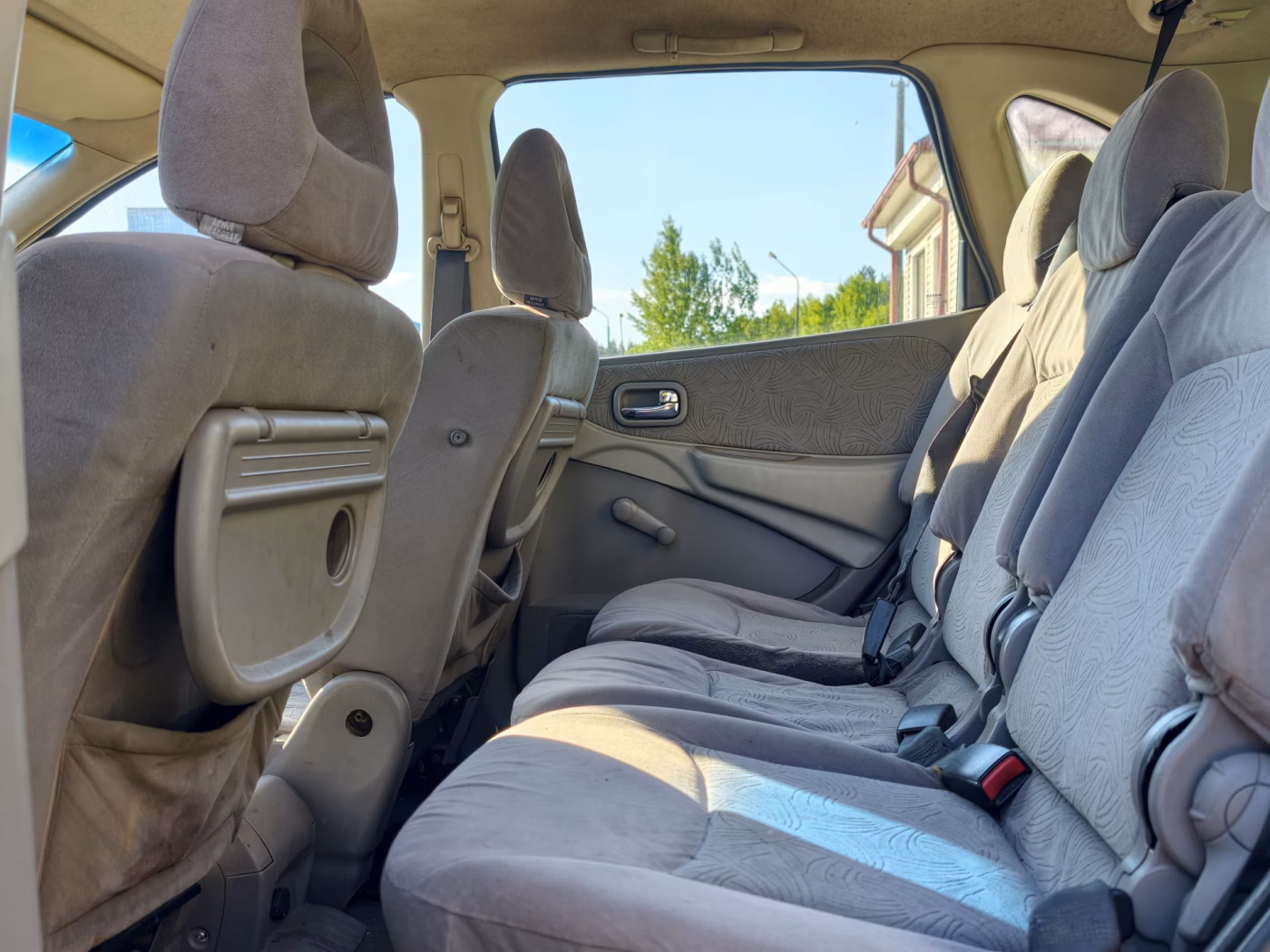 Nissan Almera Tino фото 11
