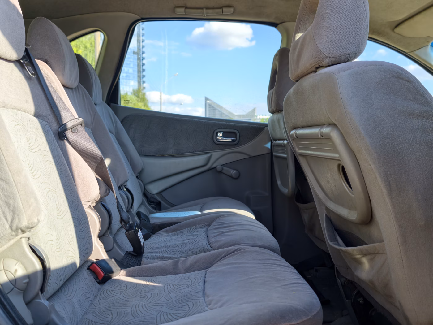 Nissan Almera Tino фото 12