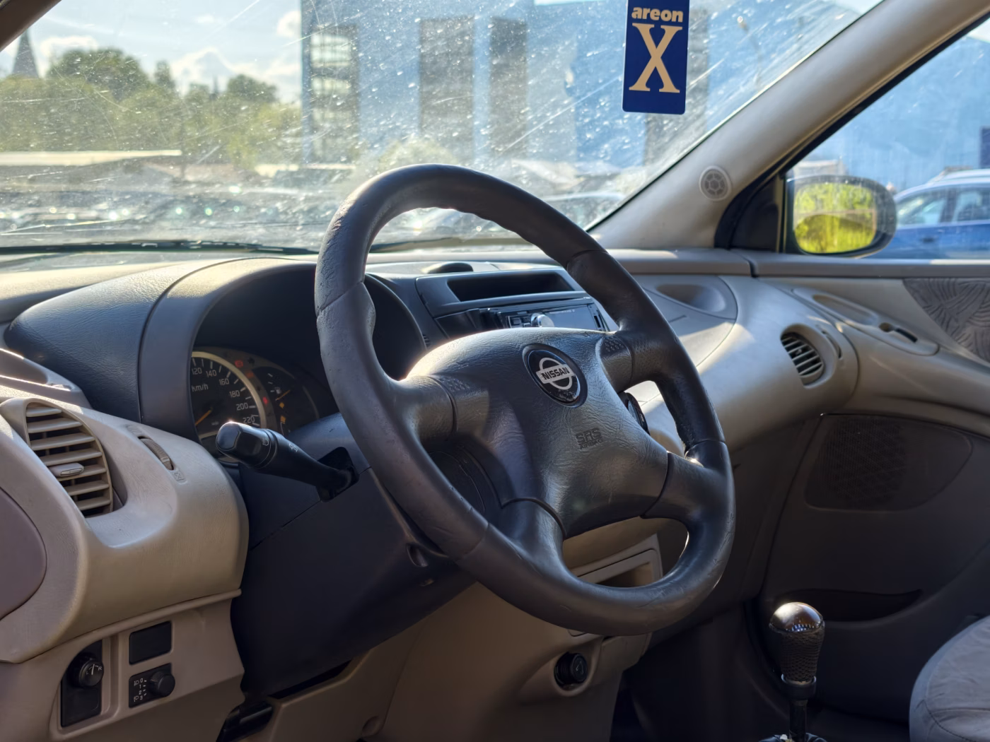 Nissan Almera Tino фото 9