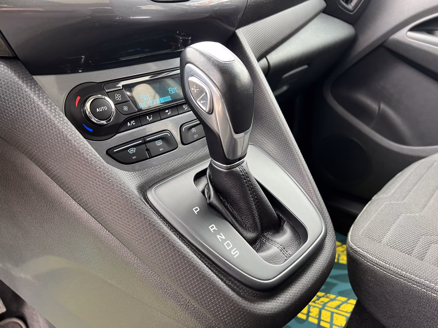 Ford Tourneo Connect фото 23