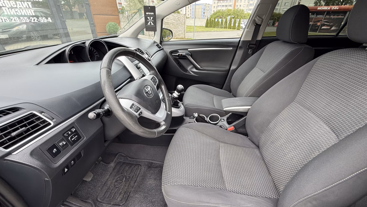 Toyota Verso фото 11