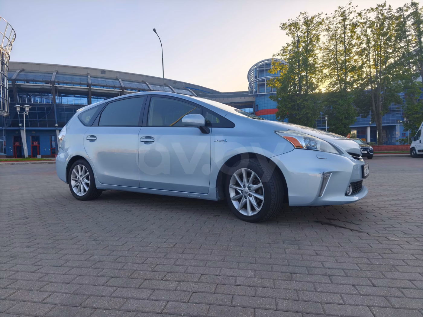 Toyota Prius V(+) фото 2