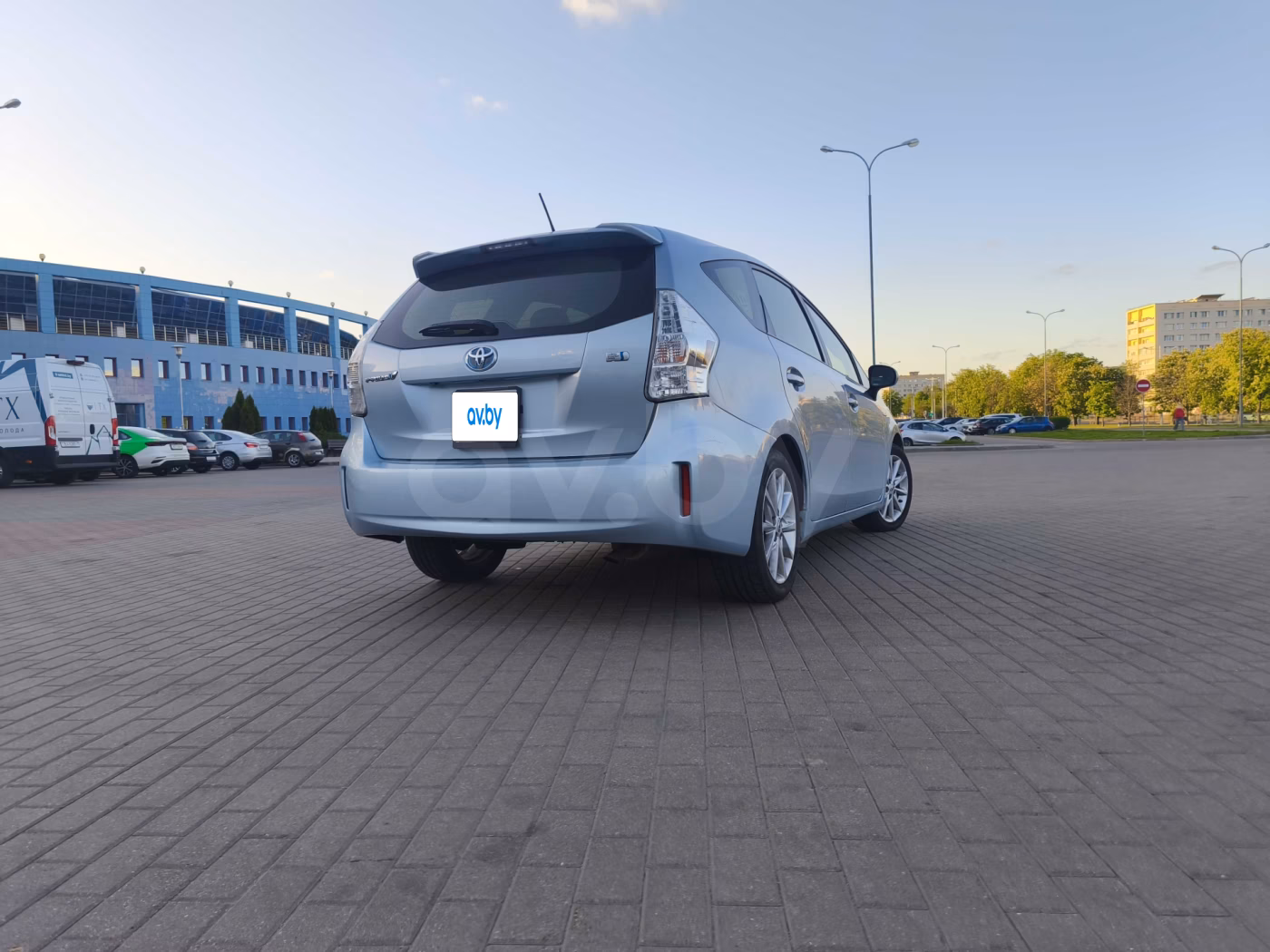 Toyota Prius V(+) фото 3