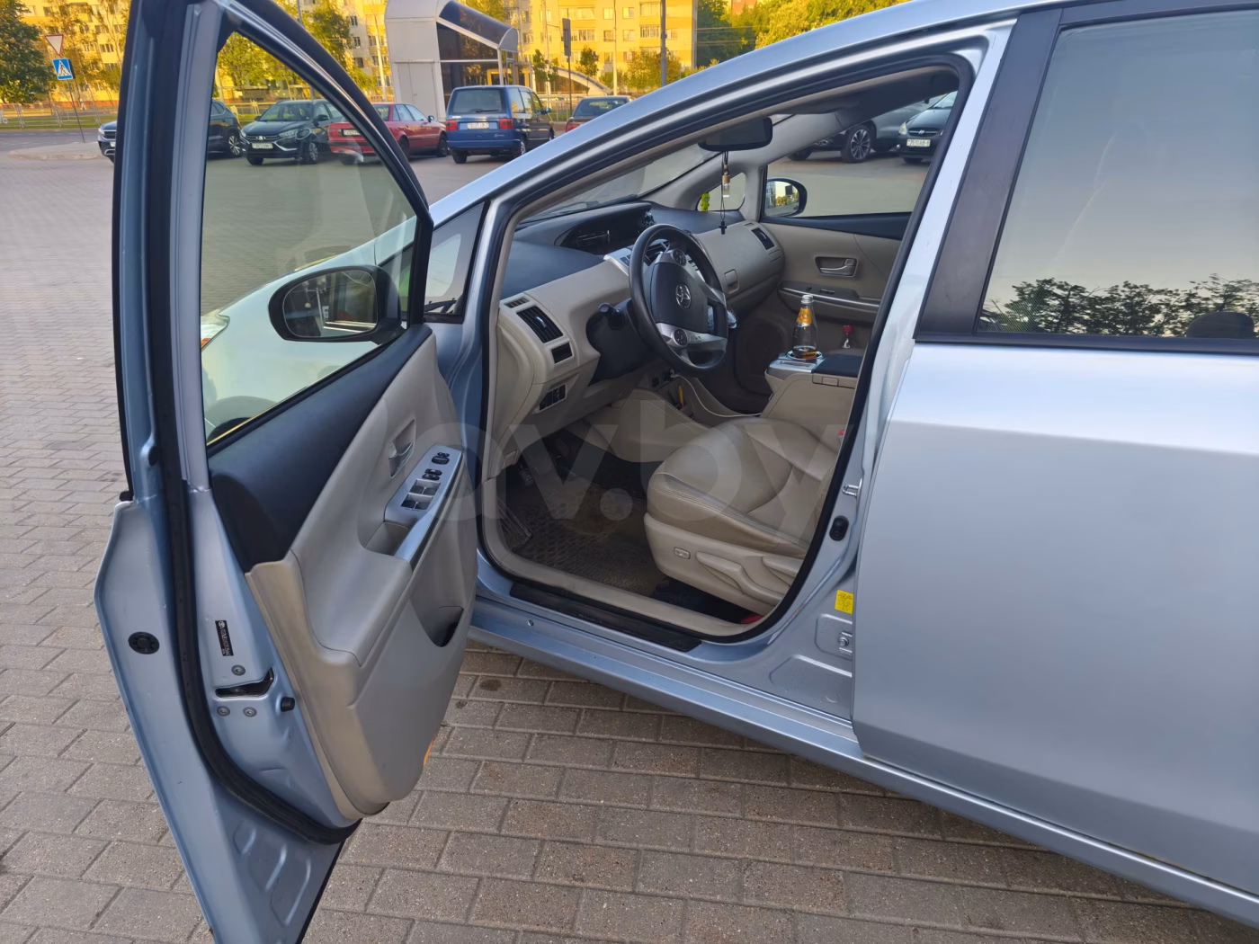Toyota Prius V(+) фото 5