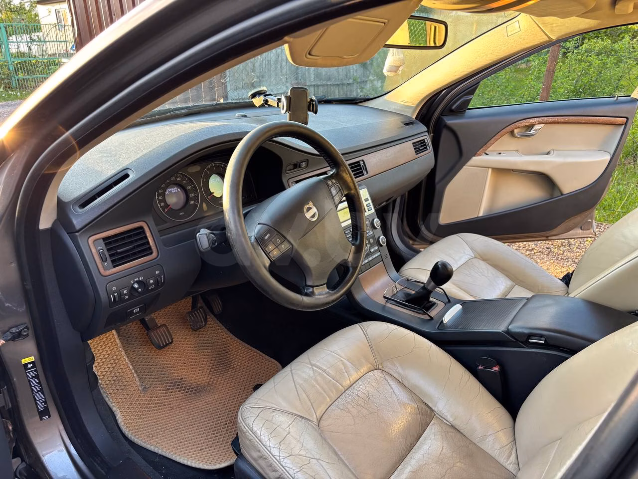 Volvo V70 фото 8