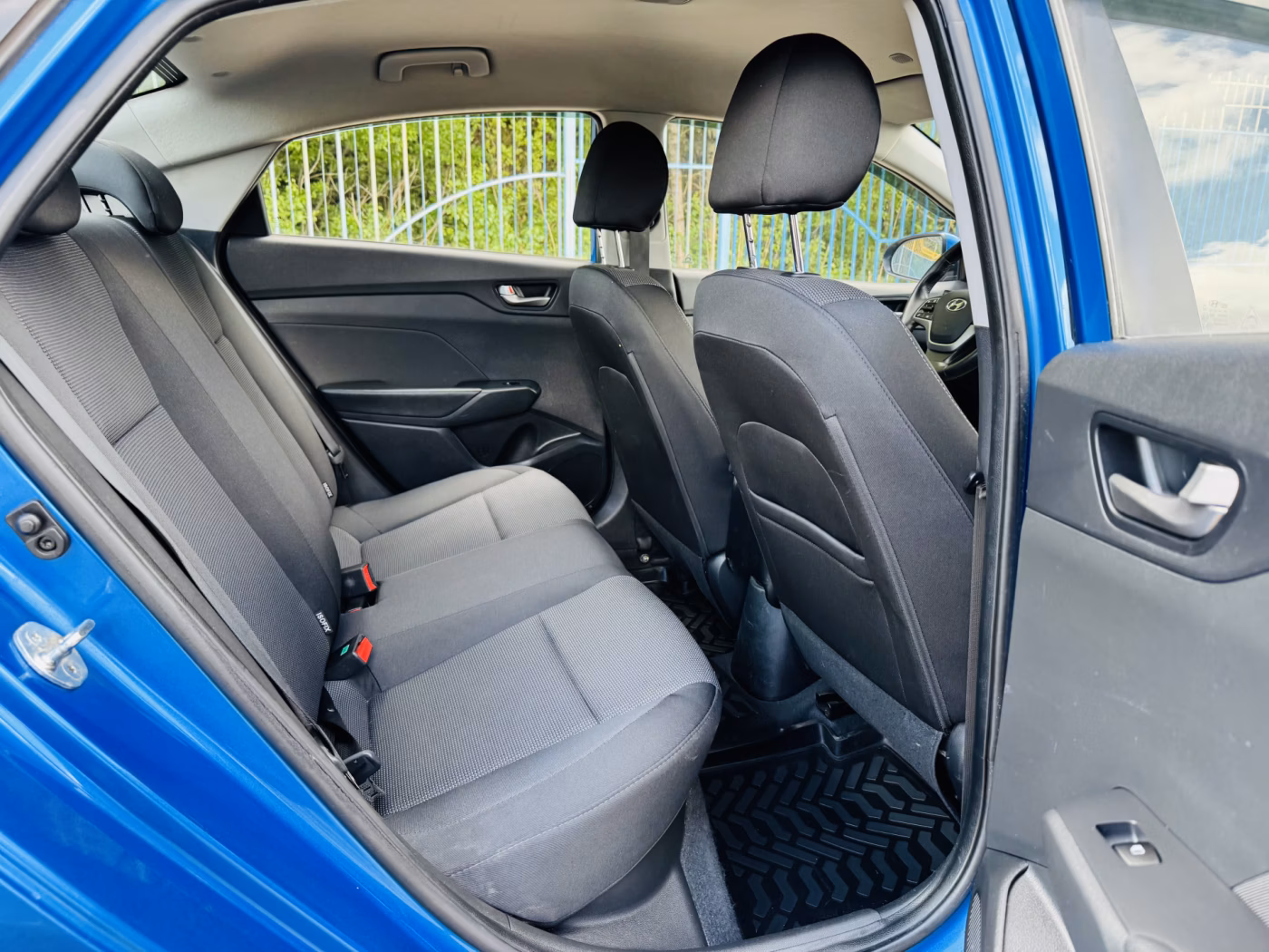 Hyundai Accent фото 7