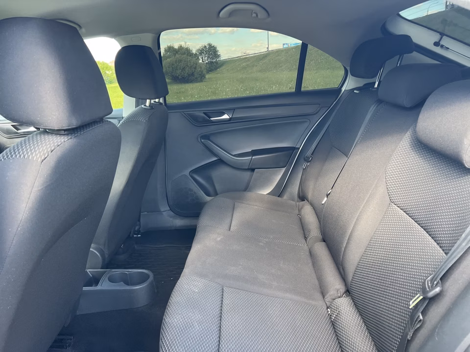 Volkswagen Polo Sedan фото 11