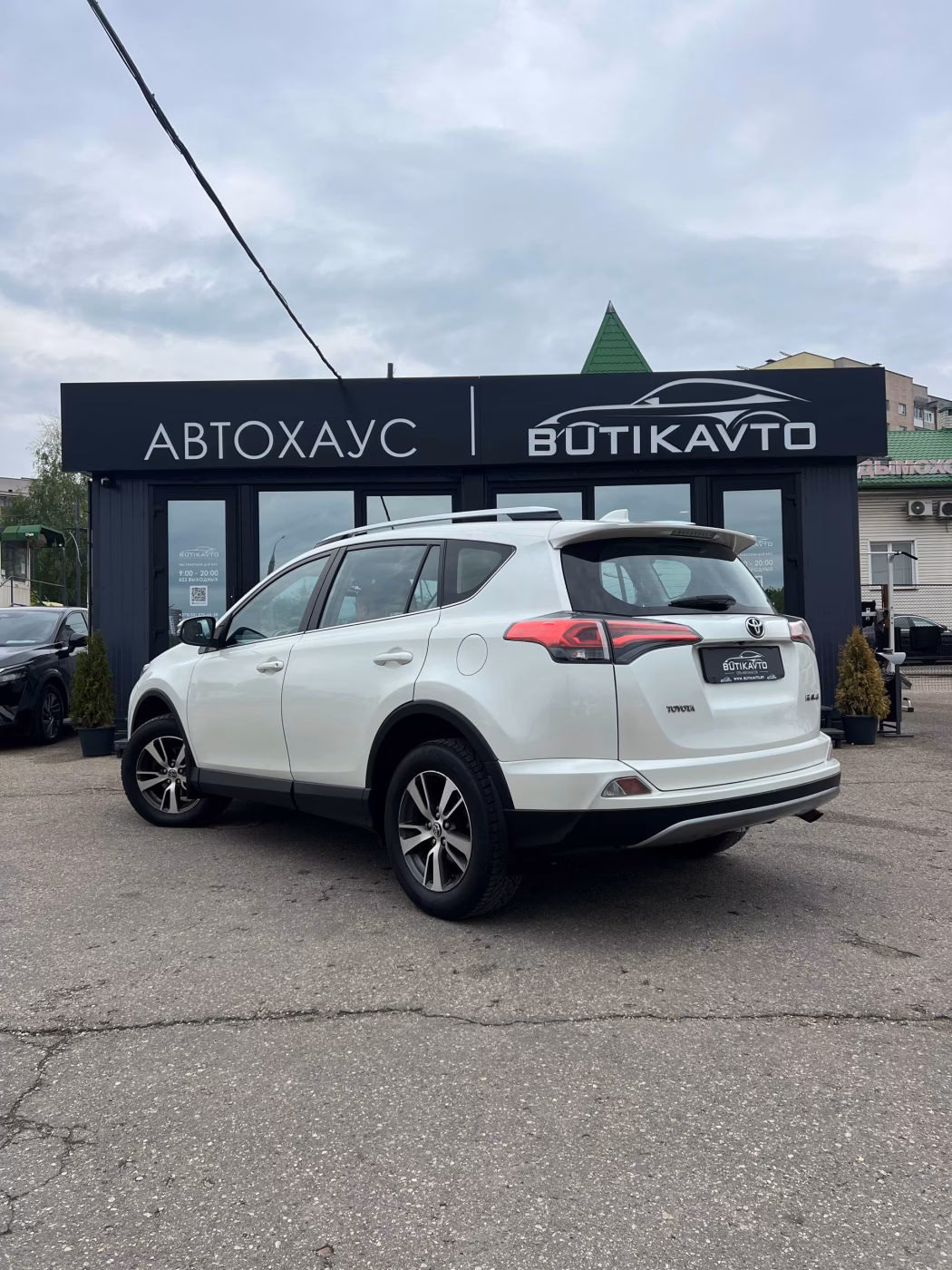 Toyota RAV4 фото 5