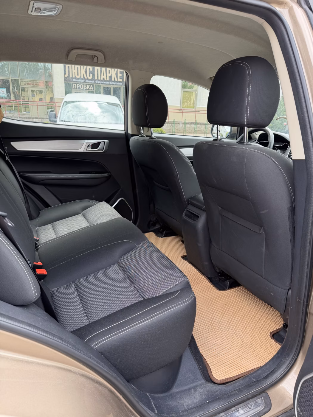 Geely Emgrand X7 фото 10