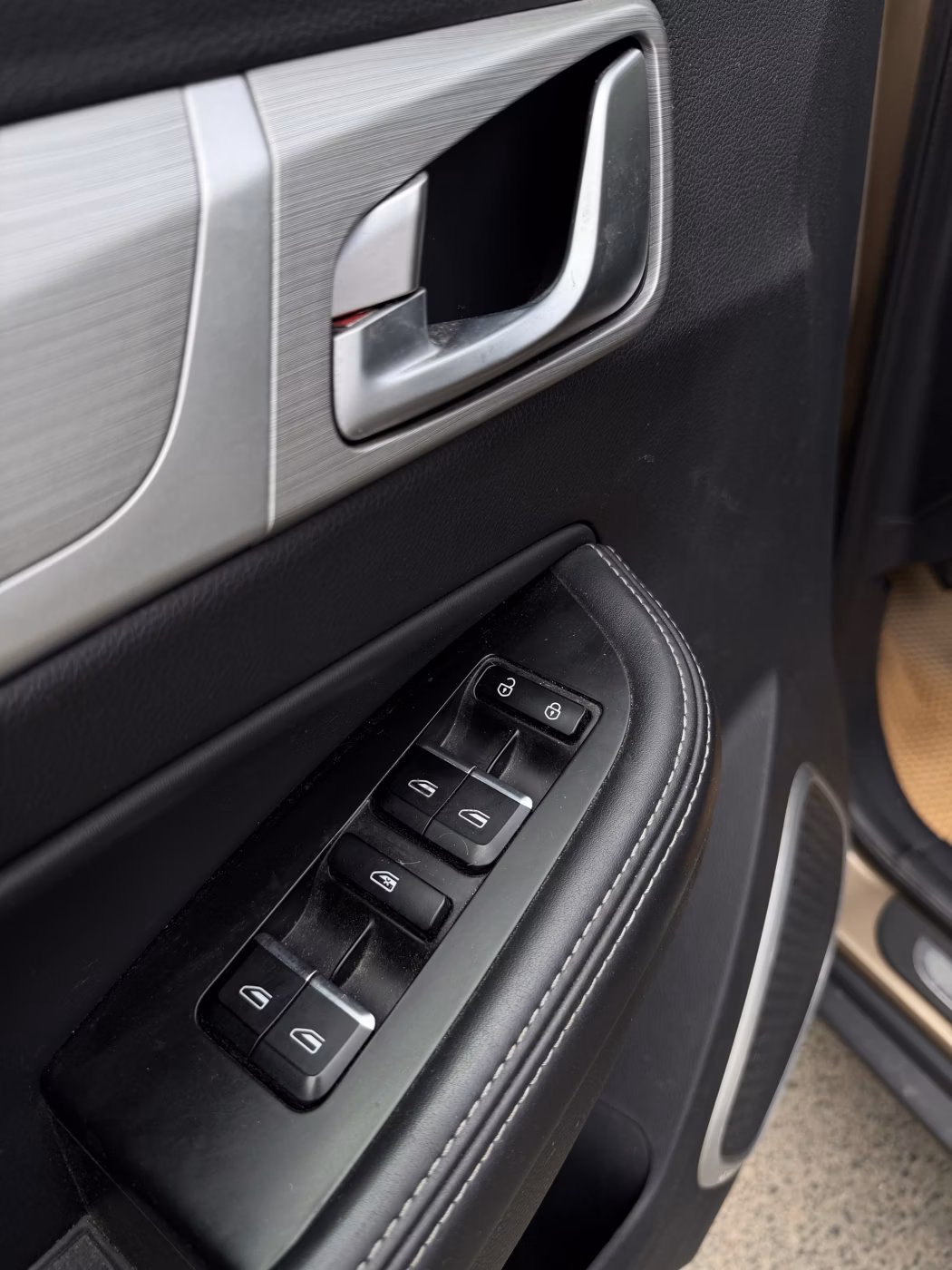 Geely Emgrand X7 фото 13