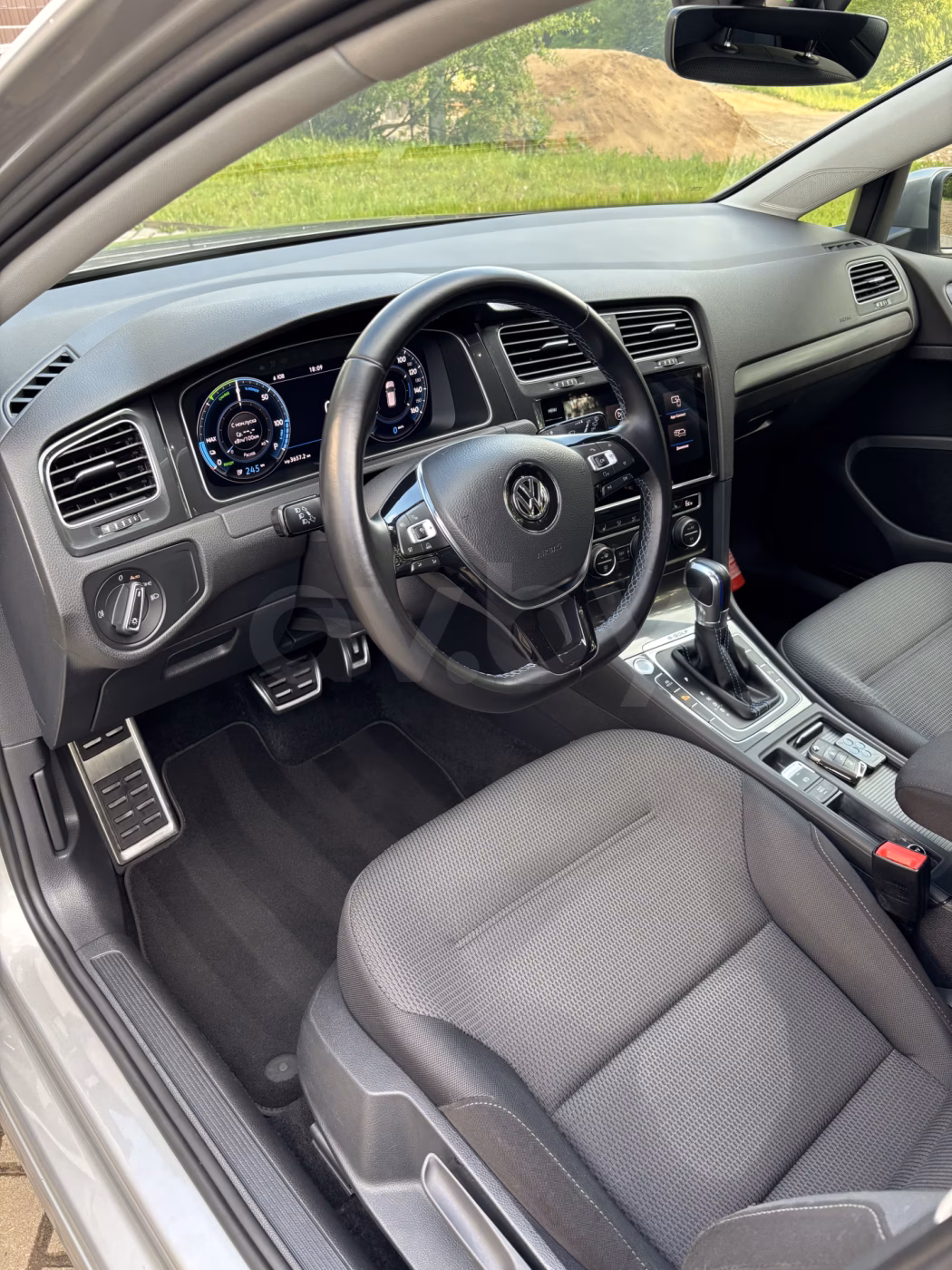 Volkswagen e-Golf фото 14