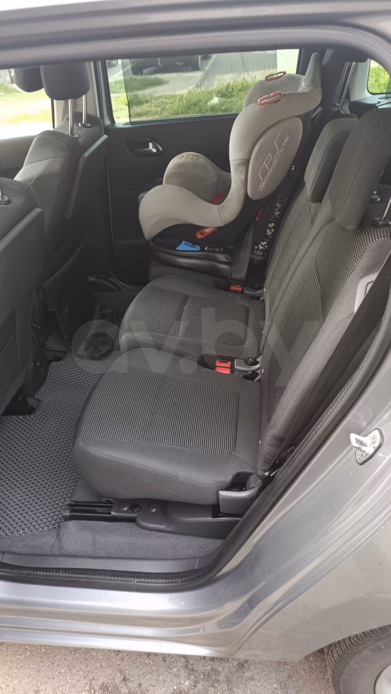 Peugeot 5008 фото 10