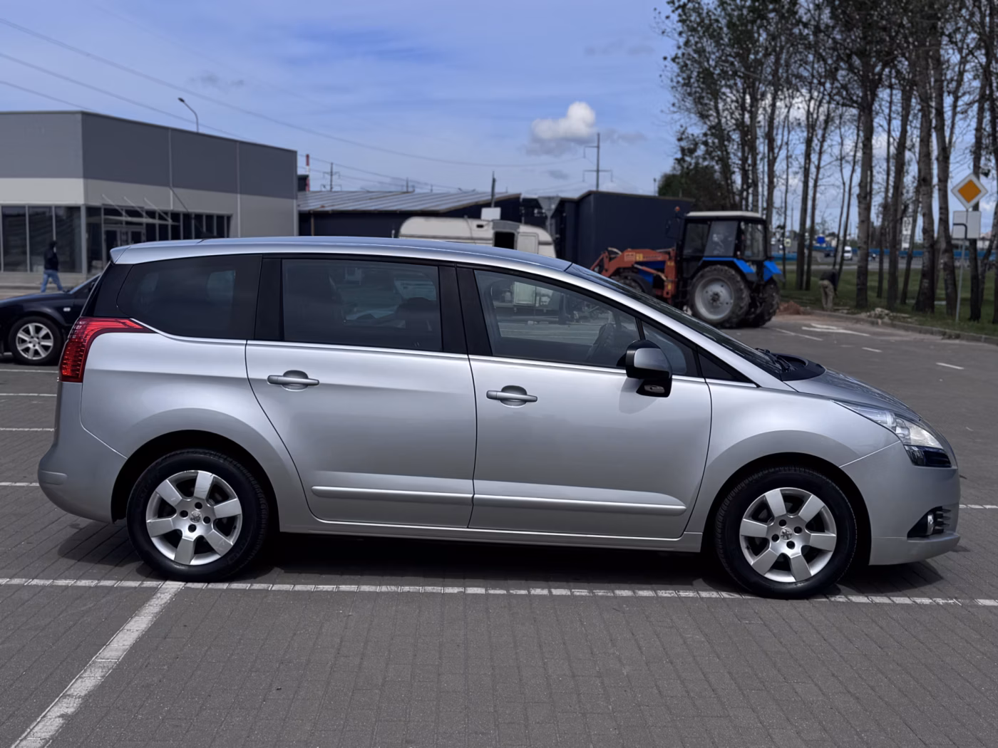 Peugeot 5008 фото 5