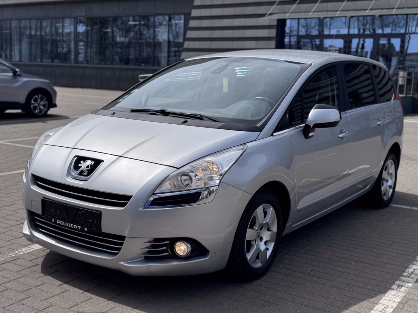 Peugeot 5008 фото 2