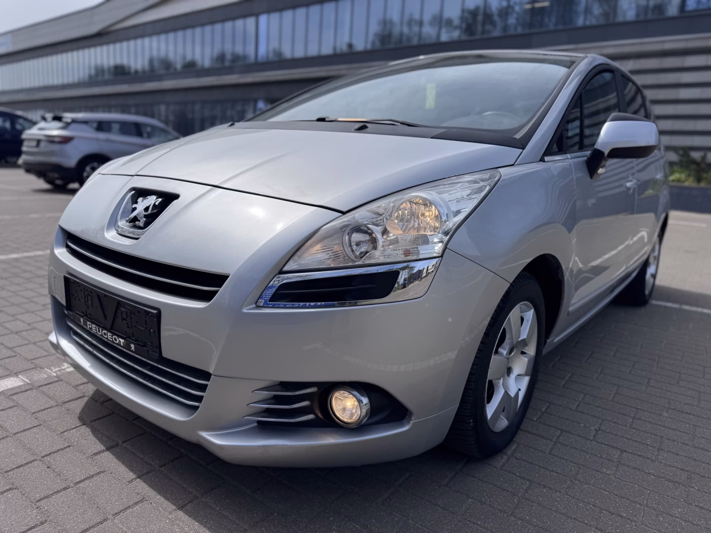 Peugeot 5008 фото 10
