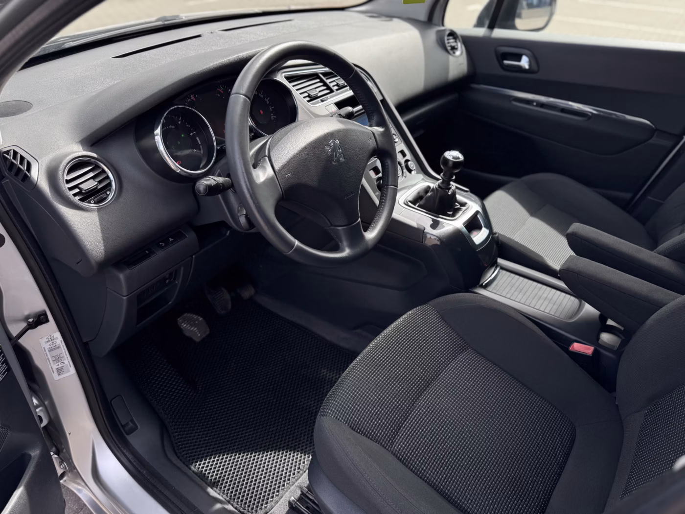 Peugeot 5008 фото 14