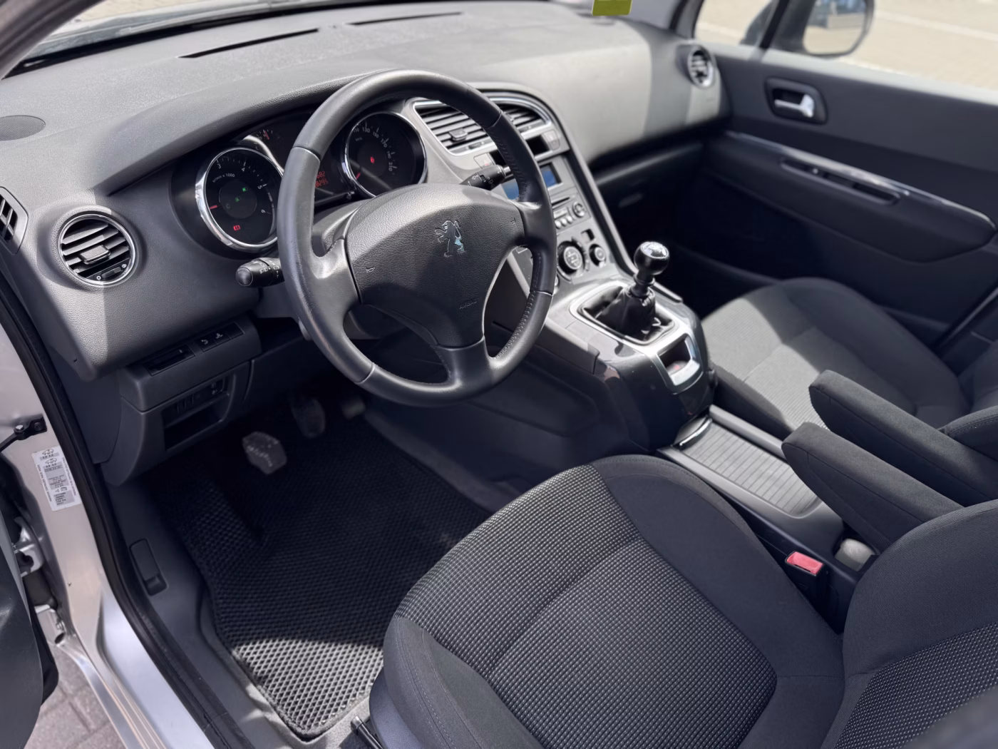 Peugeot 5008 фото 12