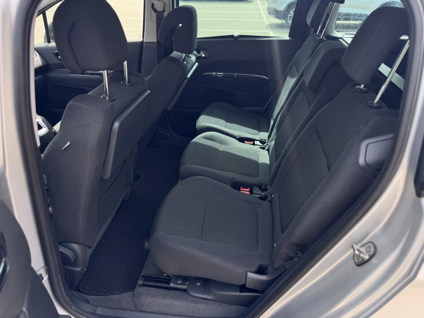 Peugeot 5008 фото 15