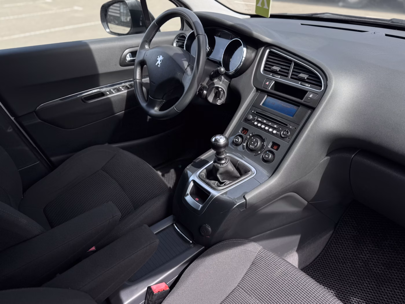 Peugeot 5008 фото 18