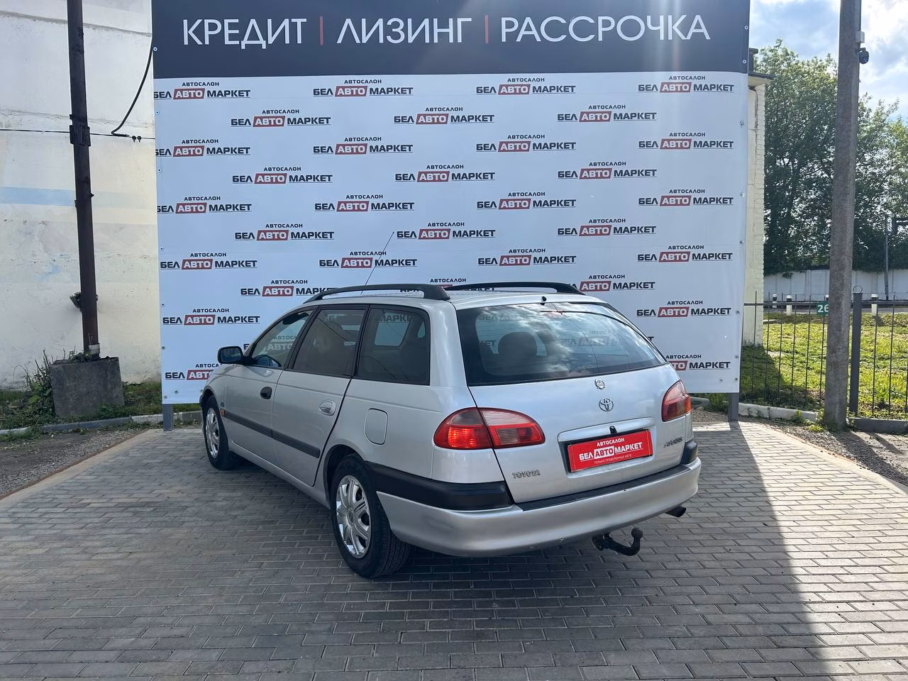 Toyota Avensis фото 2