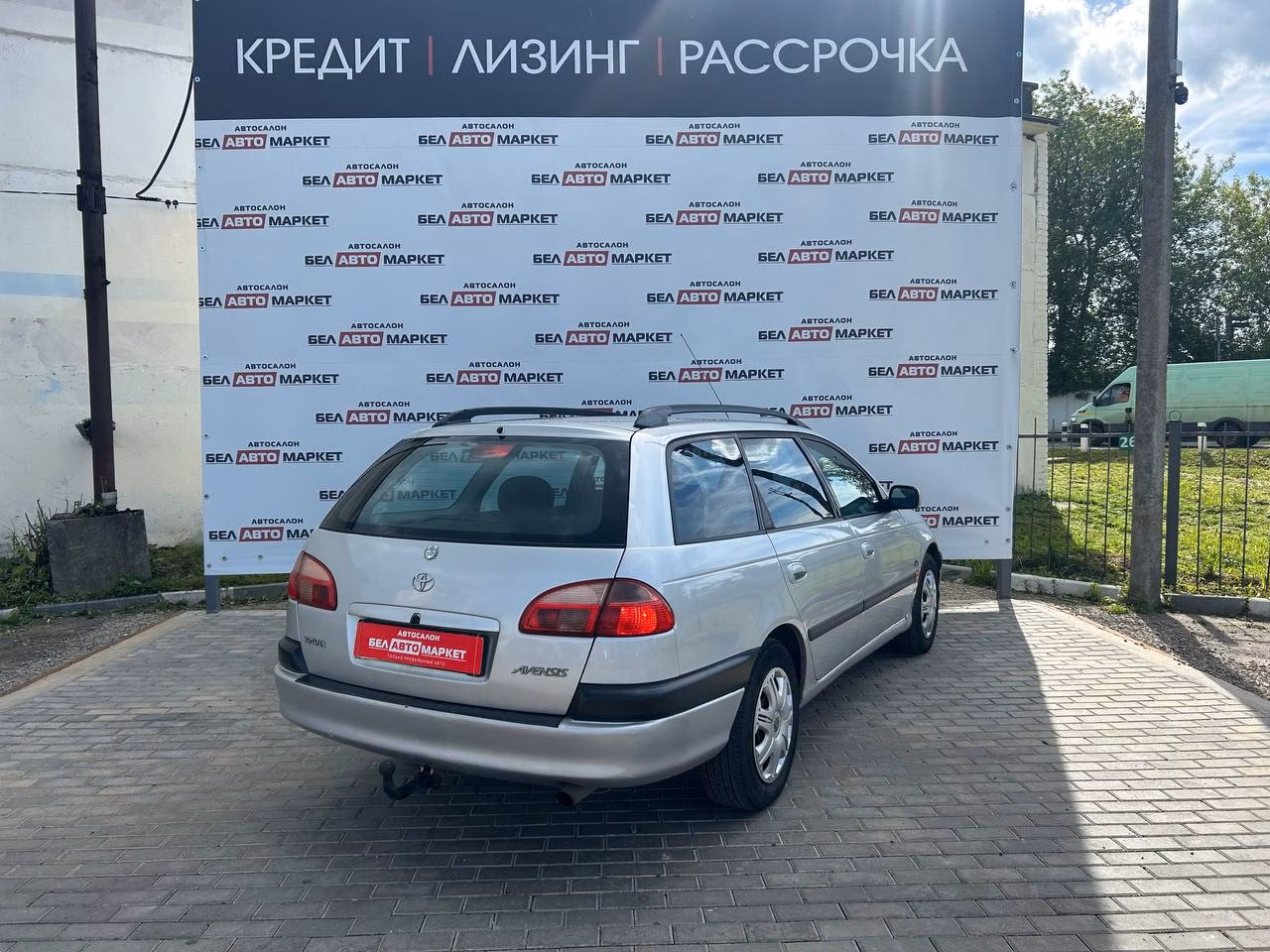 Toyota Avensis фото 5