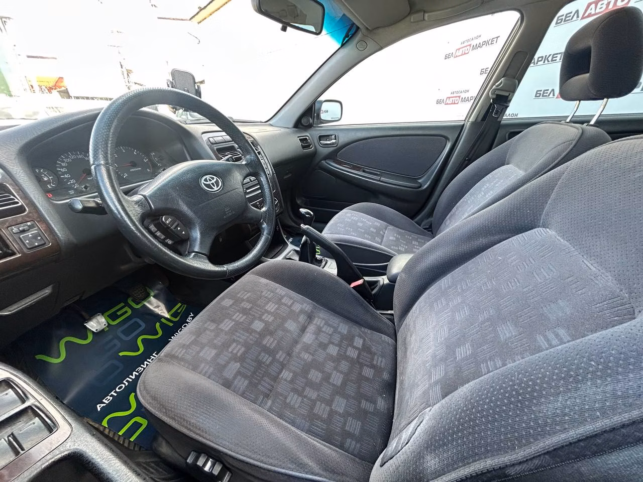 Toyota Avensis фото 7