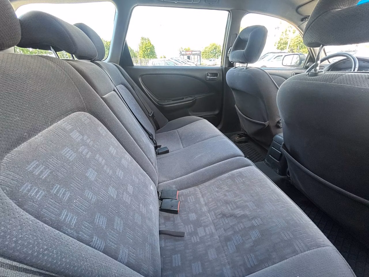 Toyota Avensis фото 8