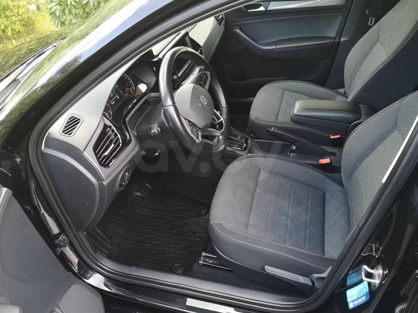 Volkswagen Polo Sedan фото 2