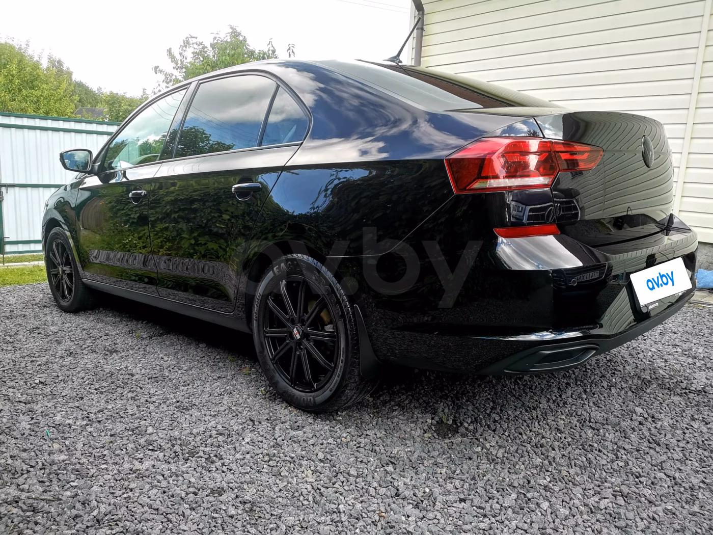 Volkswagen Polo Sedan фото 6